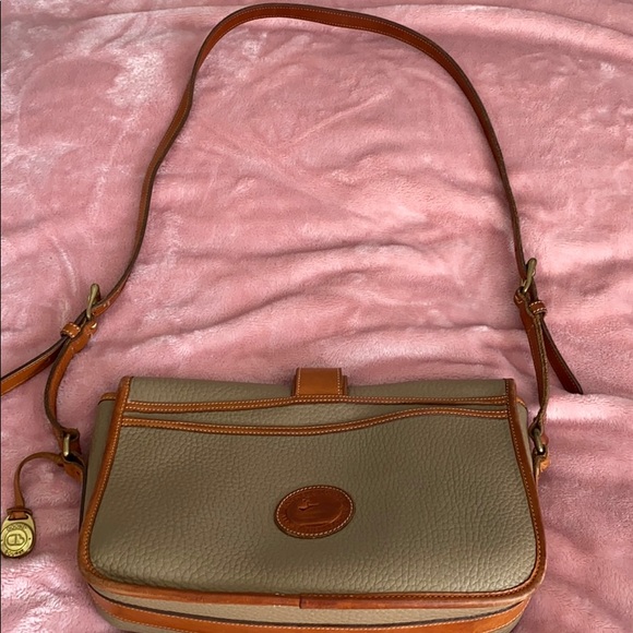 Dooney & Bourke- All Weather Leather shoulder bag - Picture 2 of 9